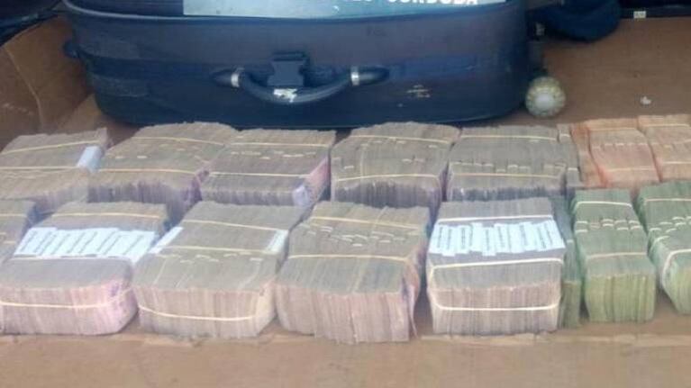 Investigan a una funcionaria rionegrina que transportaba tres millones de pesos en una camioneta