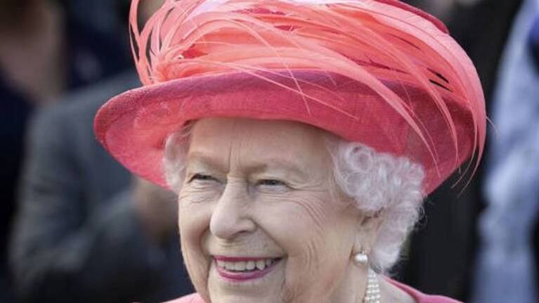 Isabel II habría presionado para cambiar una ley y ocultar parte de su fortuna