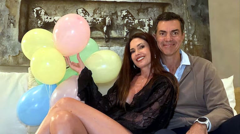 Isabel Macedo apostó por un vestido total black con transparencias para la fiesta nocturna de su cumpleaños
