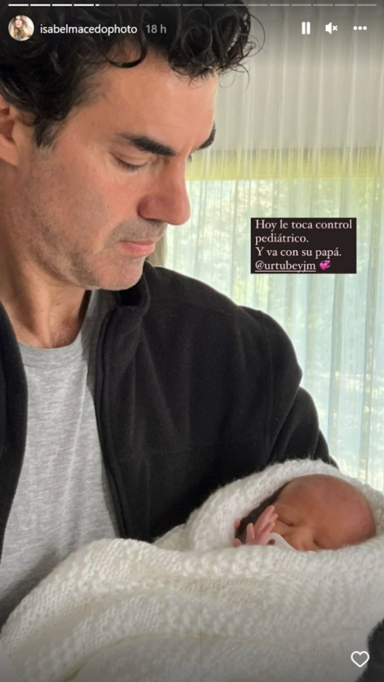 Isabel Macedo compartió las primeras fotos de su beba en su casa, a cuatro días de su nacimiento
