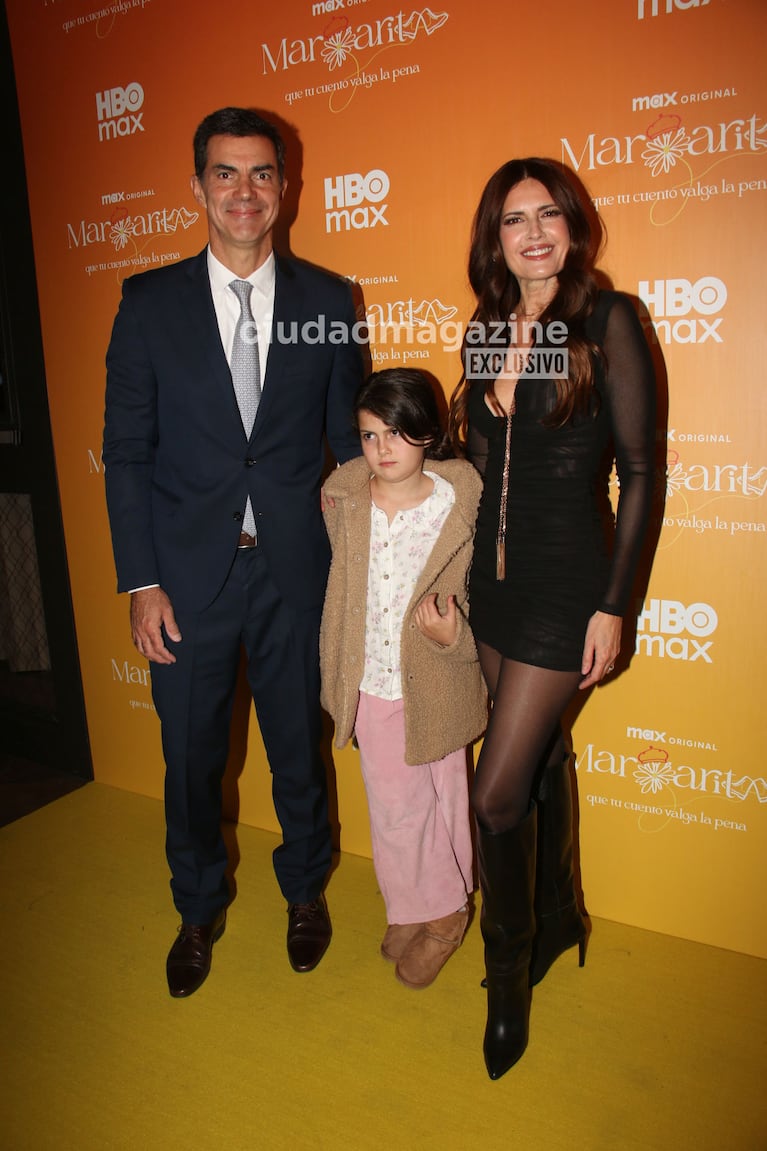 Isabel Macedo con su familia en el estreno de Margarita (Foto: Movilpress).