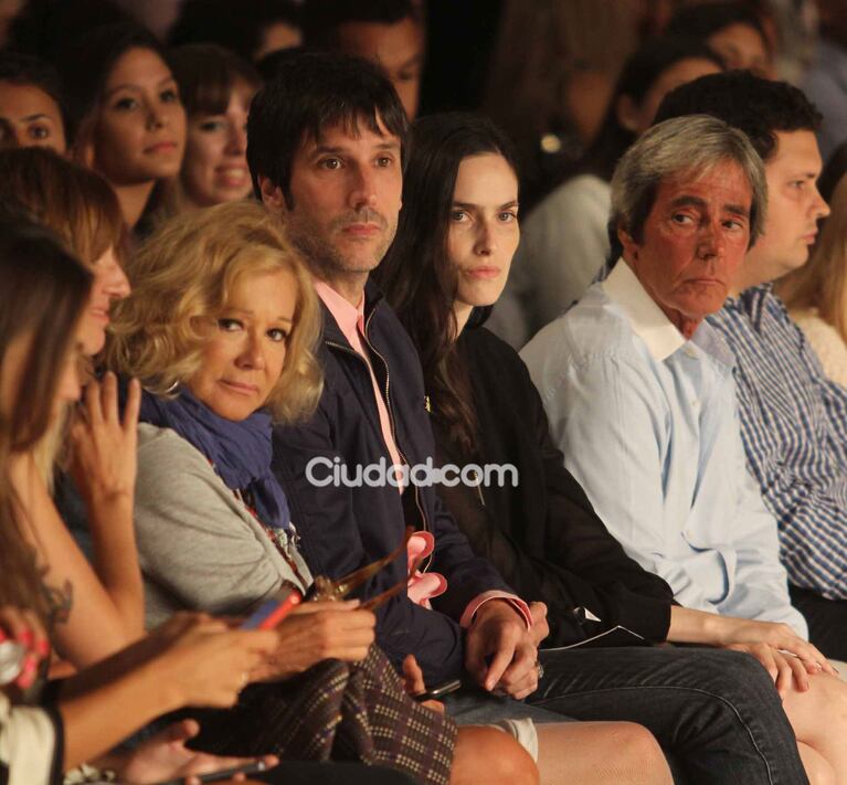 Isabel Macedo desplegó su sensualidad y mostró su nuevo look en la pasarela (Foto: Movilpress)