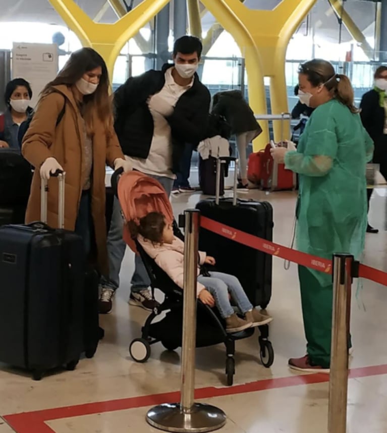 Isabel Macedo regresó con su familia desde España en un vuelo de repatriados, tras 43 días aislada en Europa