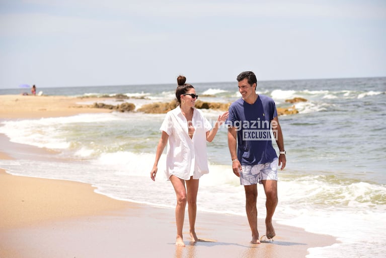 Isabel Macedo y Juan Manuel Urtubey enamorados en Punta del Este (Foto: RS Fotos).