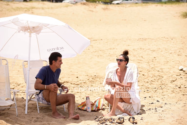 Isabel Macedo y Juan Manuel Urtubey enamorados en Punta del Este (Foto: RS Fotos).