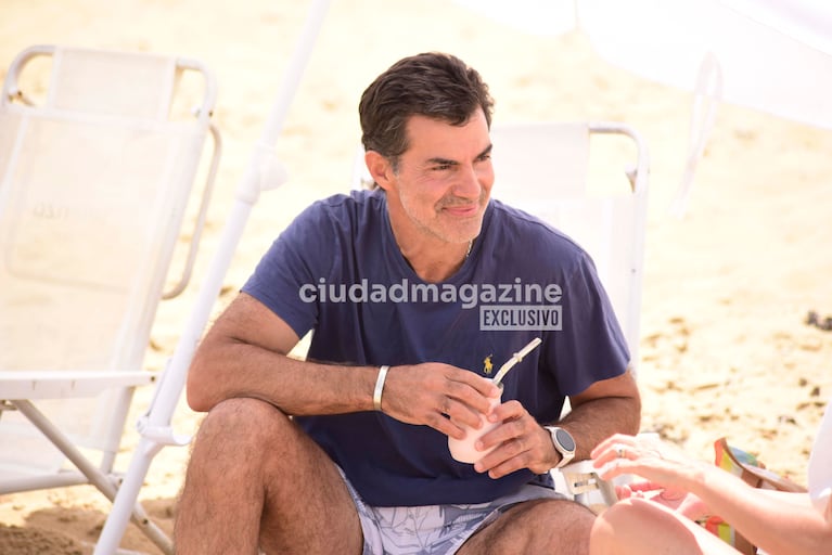 Isabel Macedo y Juan Manuel Urtubey enamorados en Punta del Este (Foto: RS Fotos).