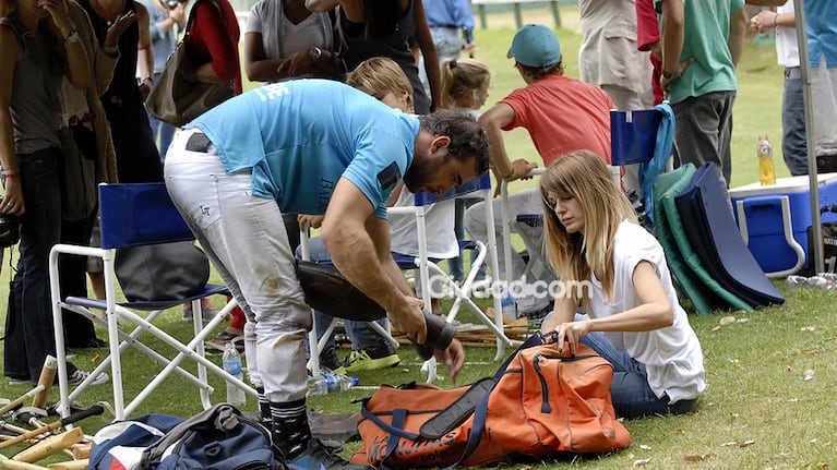 Isabel Macedo y Martín Tassara, muy enamorados (Fotos: Movilpress).