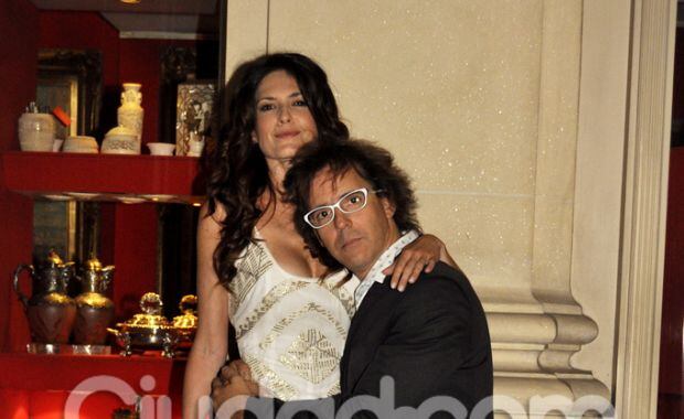 Isabel Macedo y Mex Urtizberea, divertidos en la fiesta de Gente (Foto: Jennifer Rubio). 