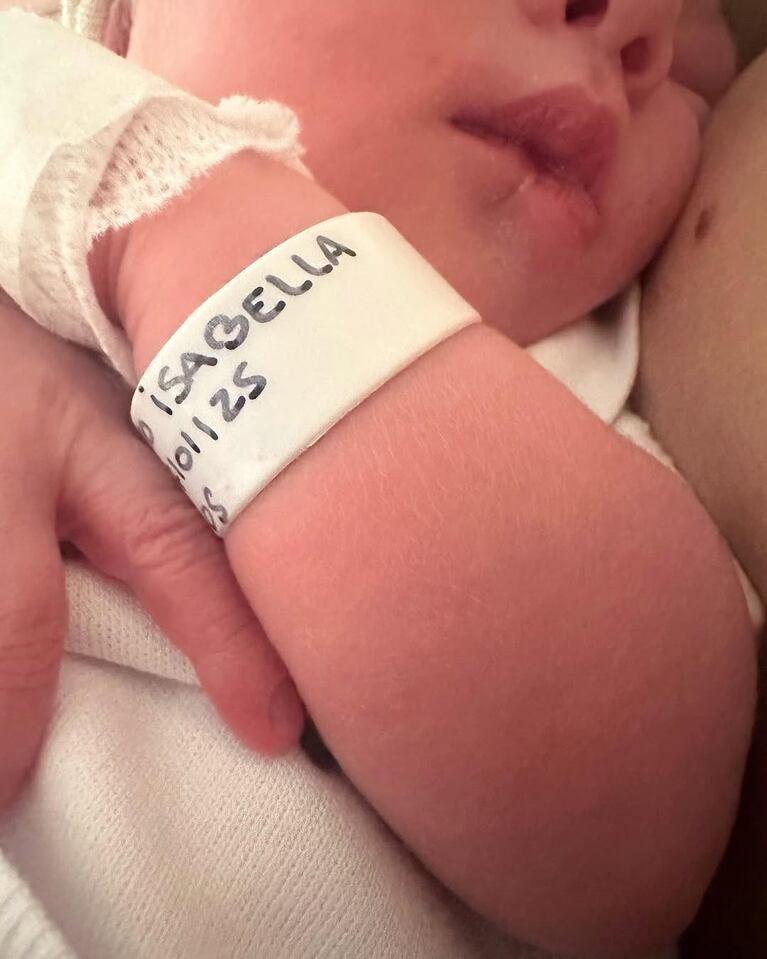 Isabella, la hija de Julieta Nair Calvo y Andrés Rolando (Foto: Instagram).