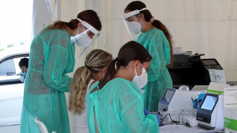 Italia: producirá un test covid por saliva que da el resultado en solo 3 minutos. Fuente: EFE.