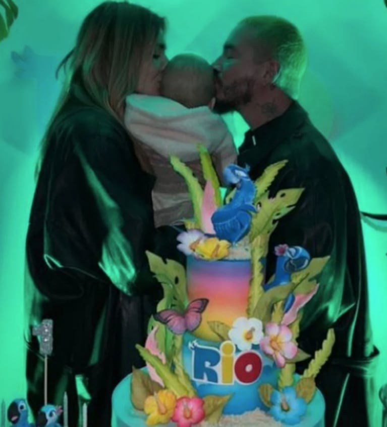 J Balvin y Valentina Ferrer le festejaron el primer año a su hijo Río en Argentina