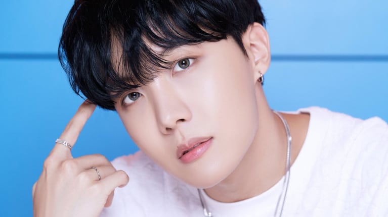J- Hopen de BTS lanzó su primer disco como solista.