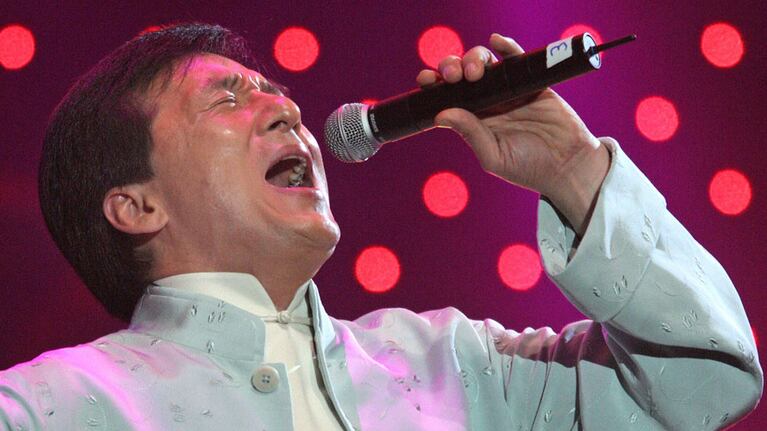 Jackie Chan: descubrí su faceta de cantante