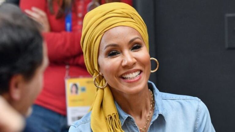 Jada Pinkett Smith enfrenta la caída de su cabello con turbantes 