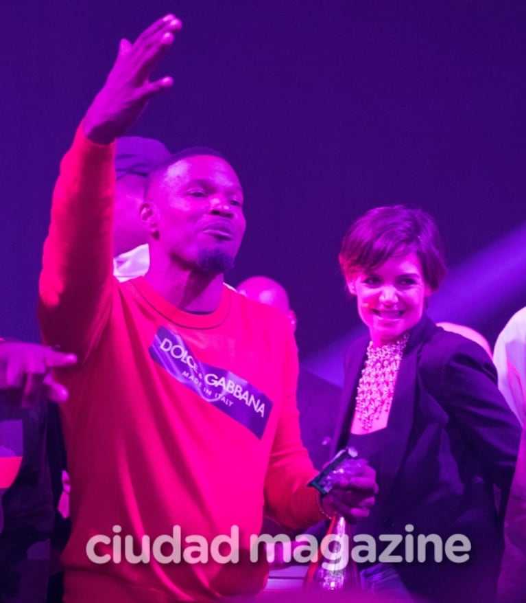 Jamie Foxx y Katie Holmes, juntos y enamorados en el festejo por los 50 años del actor