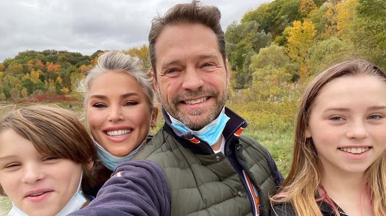Jason Priestley y su familia.