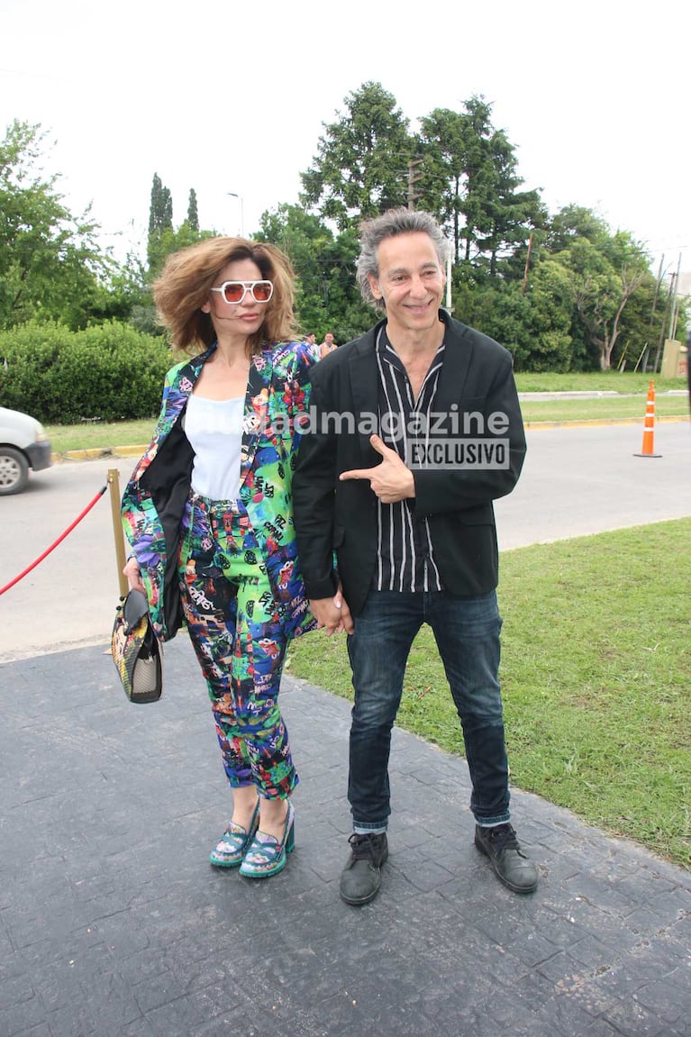 Javier Calamaro y su esposa Paola Montes de Oca (Foto: Movilpress)
