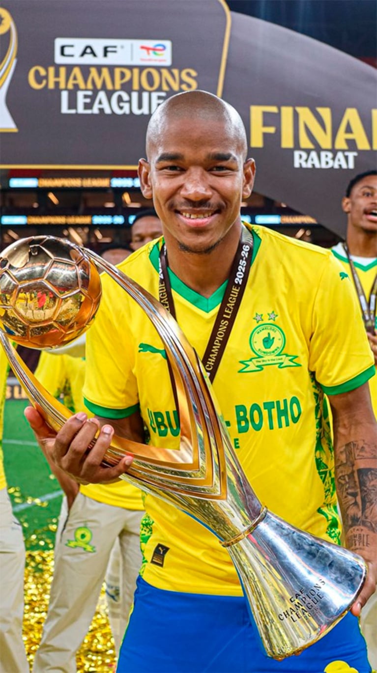 Jayden Adams ganó la Liga de Campeones de la CAF con Mamelodi Sundowns en mayo. Foto: (Mamelodi Sundowns)