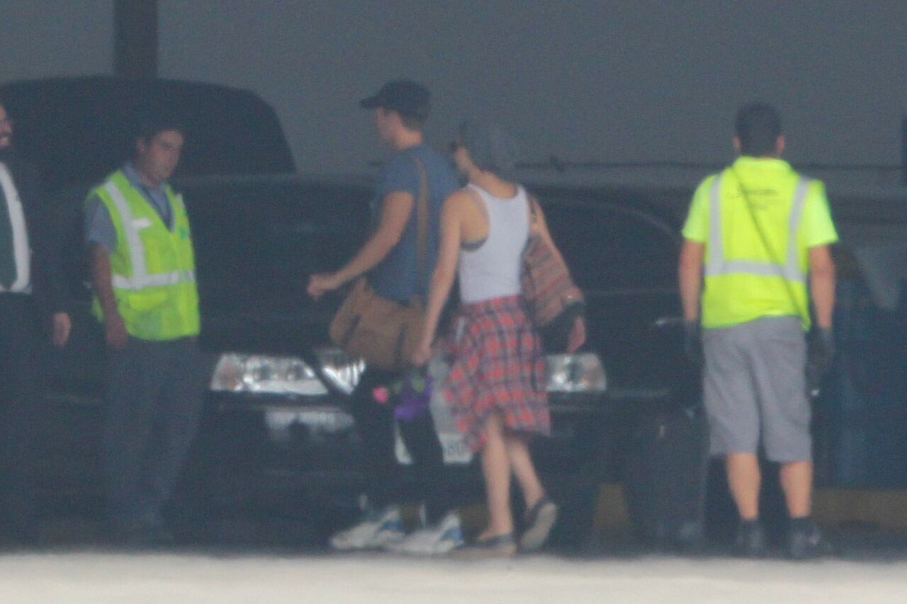 Jennifer Lawrence y Chris Martin fueron capturados por los flashes y se confirmó el romance. (Foto: GrosbyGroup)