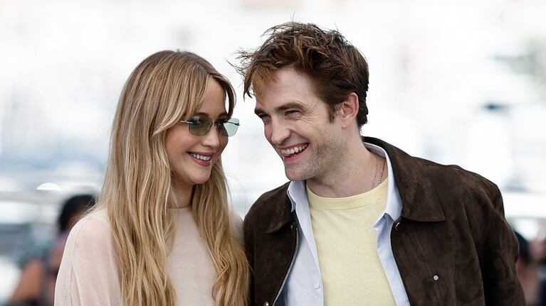 Jennifer Lawrence y Robert Pattinson en el 78th Cannes Film Festival in Cannes, Mayo 18, 2025. REUTERS/Benoit Tessier