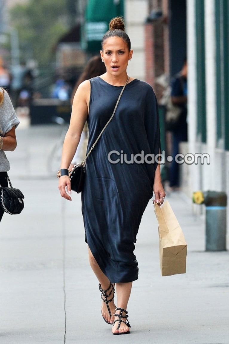 Jennifer Lopez lució su llamativo "ir" en plena calle