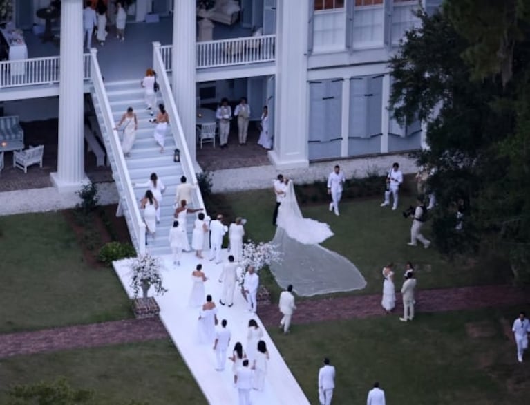 Jennifer Lopez y Ben Affleck se casaron en una fastuosa fiesta: las fotos de la boda de tres días y picnic de lujo