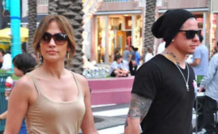 Jennifer López y Casper Smart. (Foto: Web)