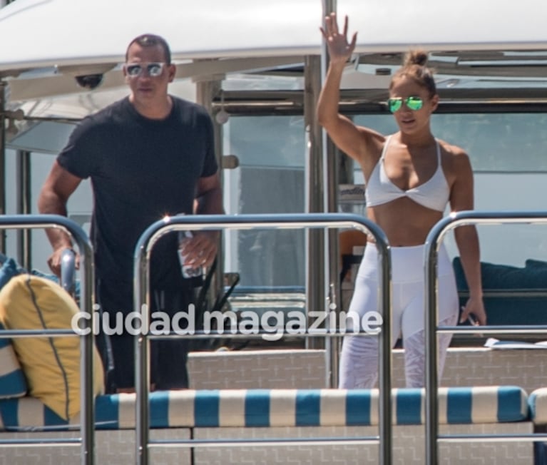 Jennifer Lopez y su novio, Alex Rodríguez, apasionados en Capri: mimos y lomazos en un súper yate