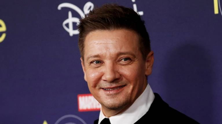 Jeremy Renner sufrió un grave accidente mientras sacaba la nieve de su casa y terminó en el hospital