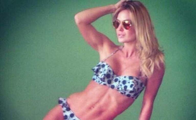 Jésica Cirio, como Pamela Anderson en su mejor momento de Baywatch. (Foto: @jescirio)
