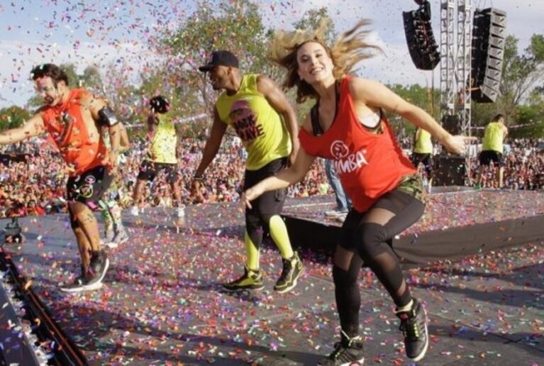 Jésica Cirio hizo una multitudinaria clase de zumba, ¡con 38 semanas de embarazo!