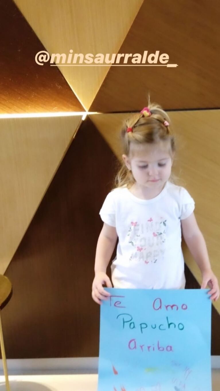 Jésica Cirio mostró la tierna sorpresa que su hija le preparó a Martín Insaurralde: "Pintando para papá"