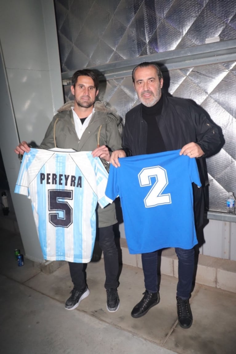 Jesica Cirio presentó el avión de Maradona junto al hijo de Martín Insaurralde