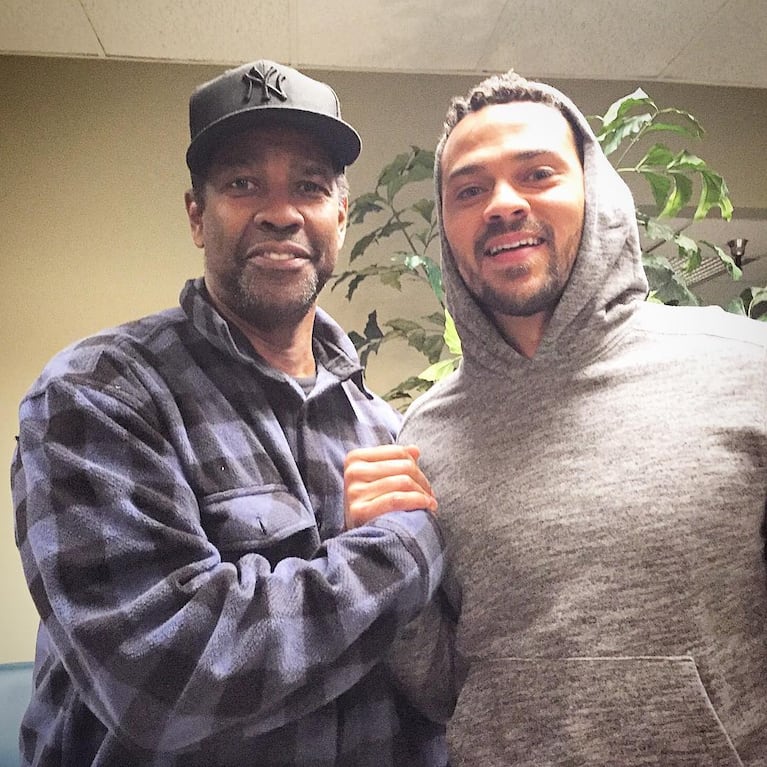 Jesse Williams con Denzel Washington en 2016. Foto: Instagram @ijessewilliams