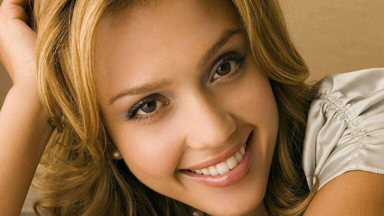 Jessica Alba compartió sus secretos de belleza y cuidado de la piel