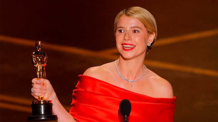 Jessie Buckley ganó como Mejor actriz por Hamnet (REUTERS/Mike Blake)