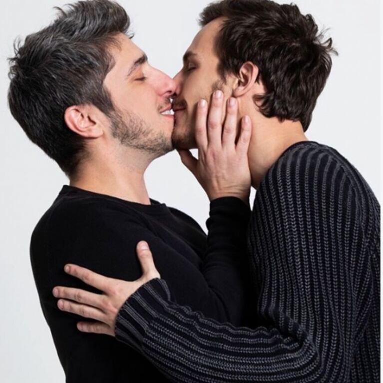 Jey Mammon presentó a su novio en las redes... ¡y a los besos!: "Ser libres. Ser desobedientes. Ser fuertes"