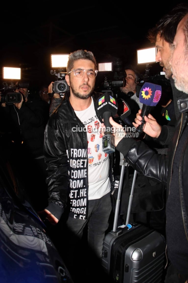 Jey Mammon volvió a Argentina, tras su viaje a Madrid por la denuncia de Lucas Benvenuto: las fotos de su llegada