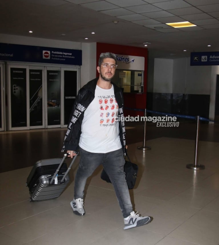 Jey Mammon volvió a Argentina, tras su viaje a Madrid por la denuncia de Lucas Benvenuto: las fotos de su llegada