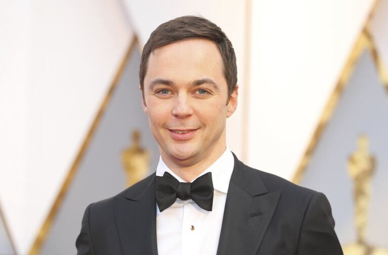  Jim Parsons: interpretar a un pájaro en una obra escolar le despertó el interés por la actuación