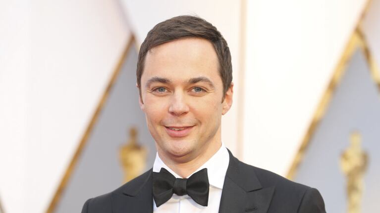 Jim Parsons: interpretar a un pájaro en una obra escolar le despertó el interés por la actuación