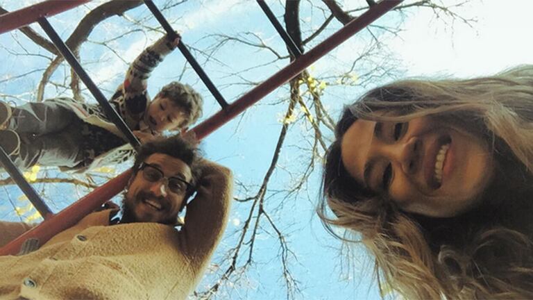 Jimena Barón con Daniel Osvaldo y Morrison. (Foto: Instagram)