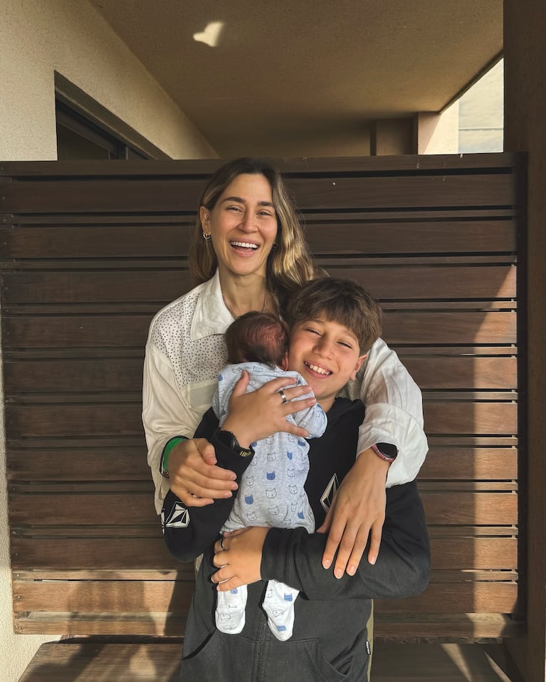 Jimena Barón, de vacaciones con sus hijos y su pareja en Colonia del Sacramento | Créditos: Instagram @jmena