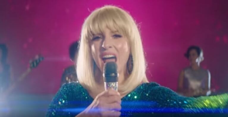 Jimena Barón estrenó su nuevo videoclip: superproducción bien pop con Carla Peterson y Verónica Llinás 