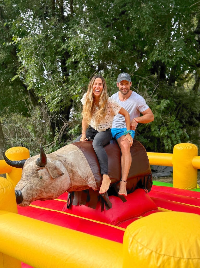 Jimena Barón le festejó el cumpleaños a su hijo Momo: decoración temática, toro mecánico y camiseta de Boca | Créditos: Instagram @jmena