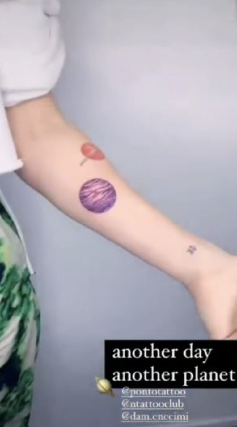 Jimena Barón lució con alegría su nuevo tattoo en medio de su regreso a la TV: "Otro día, otro planeta"