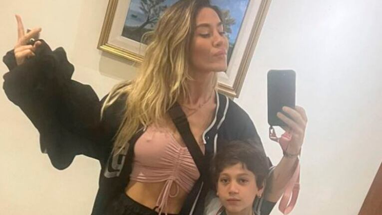 Jimena Barón mostró el look más canchero de su hijo Momo.