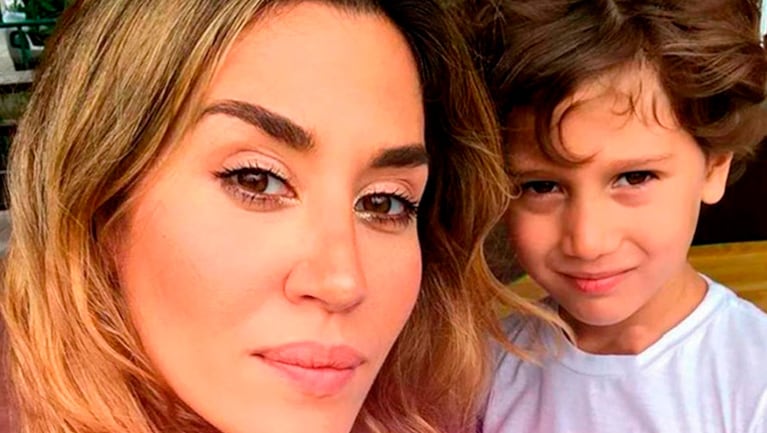 Jimena Barón reveló cuál es el nuevo "negocio" de su hijo Momo en la playa para ganarse unos pesos.