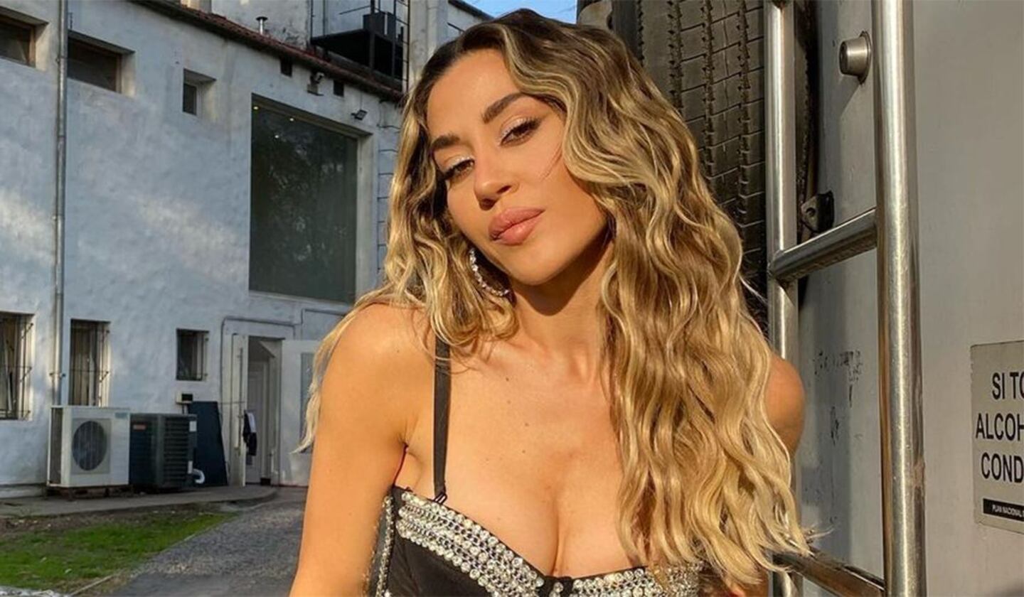 Jimena Barón se mostró fastidiosa desde la peluquería.