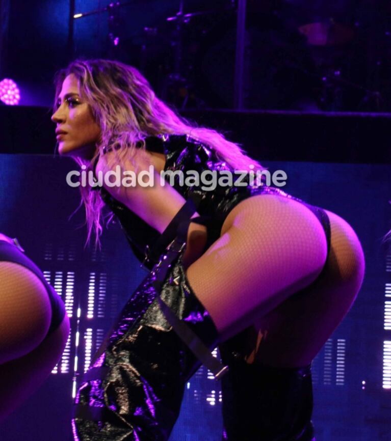 Jimena Barón, una 'cobra' mega sexy en su show en el Ópera: mucha complicidad con su nuevo ¿amigovio?